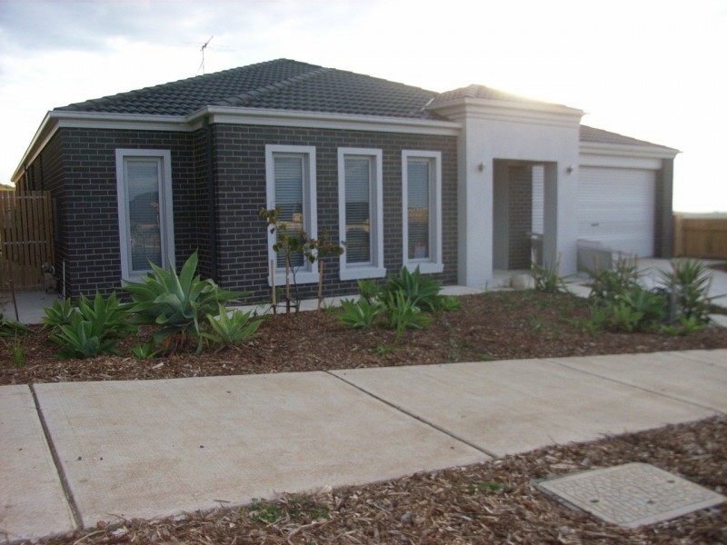 33 Grantham Drive, Highton VIC 3216