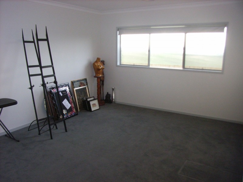 33 Grantham Drive, Highton VIC 3216
