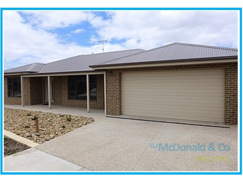 3 Cortona Place, Waurn Ponds VIC 3216