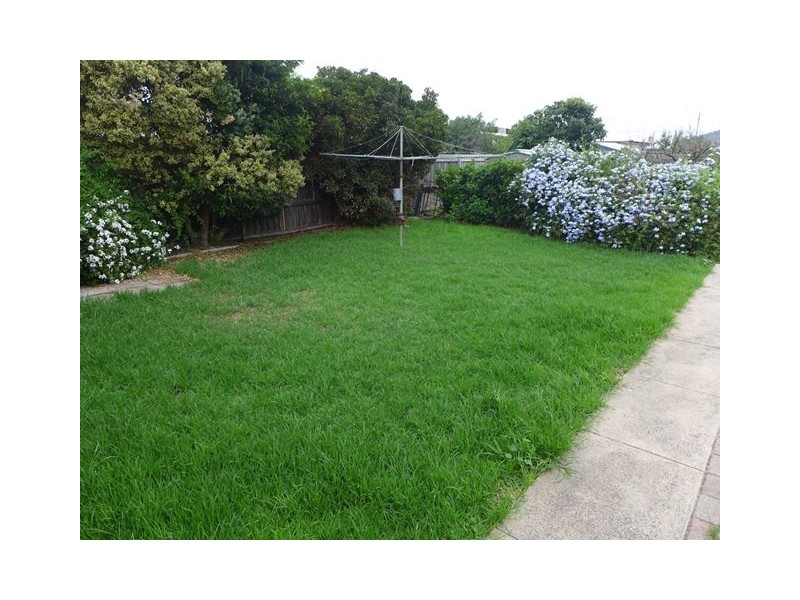 16 Wilsons Road, Newcomb VIC 3219