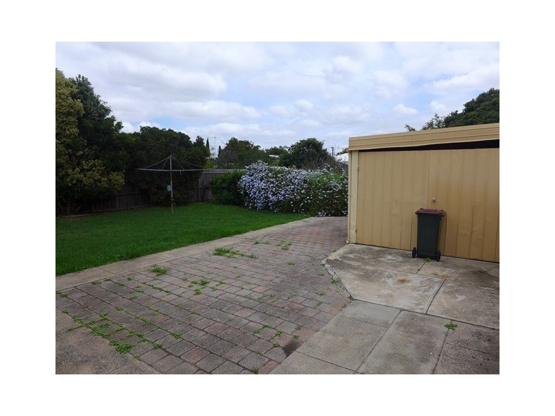 16 Wilsons Road, Newcomb VIC 3219