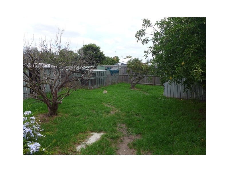 16 Wilsons Road, Newcomb VIC 3219