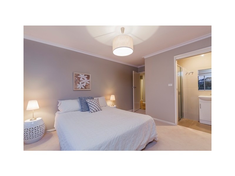 2 Heathfield Court, Newtown VIC 3220