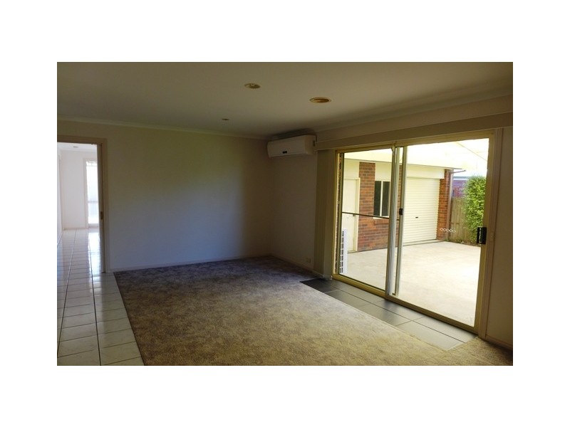 11 Willesden Drive, Waurn Ponds VIC 3216