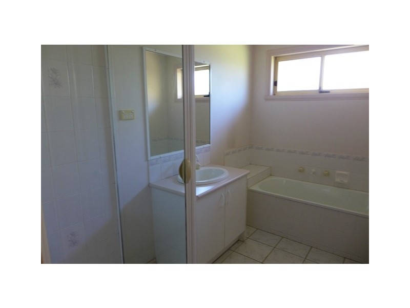 11 Willesden Drive, Waurn Ponds VIC 3216
