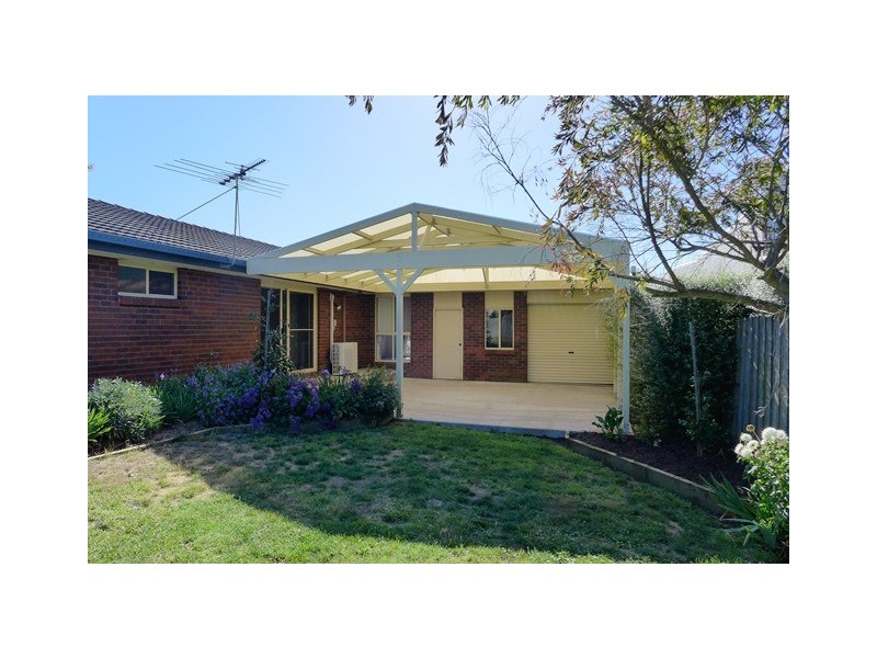 11 Willesden Drive, Waurn Ponds VIC 3216