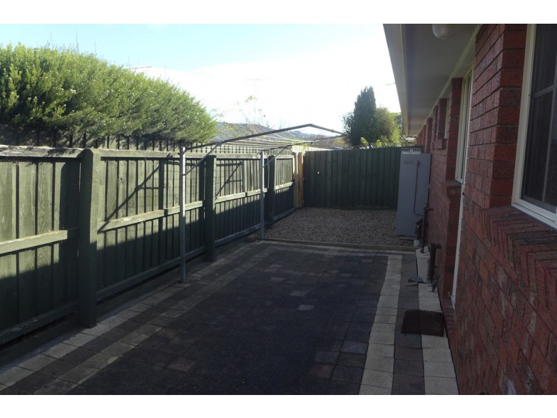 2/21 Glastonbury Drive, Highton VIC 3216