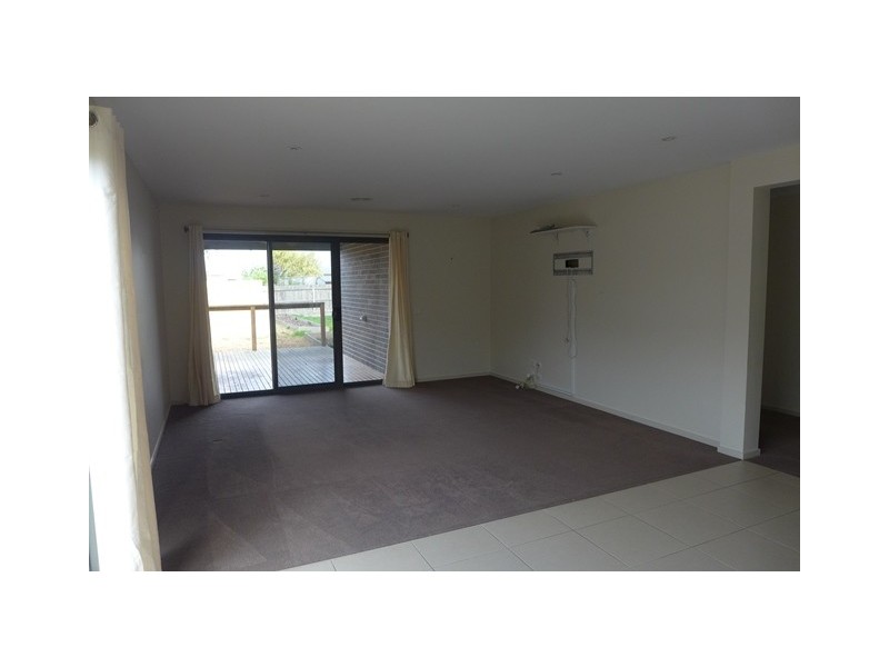 1/180 Grove Road, Grovedale VIC 3216