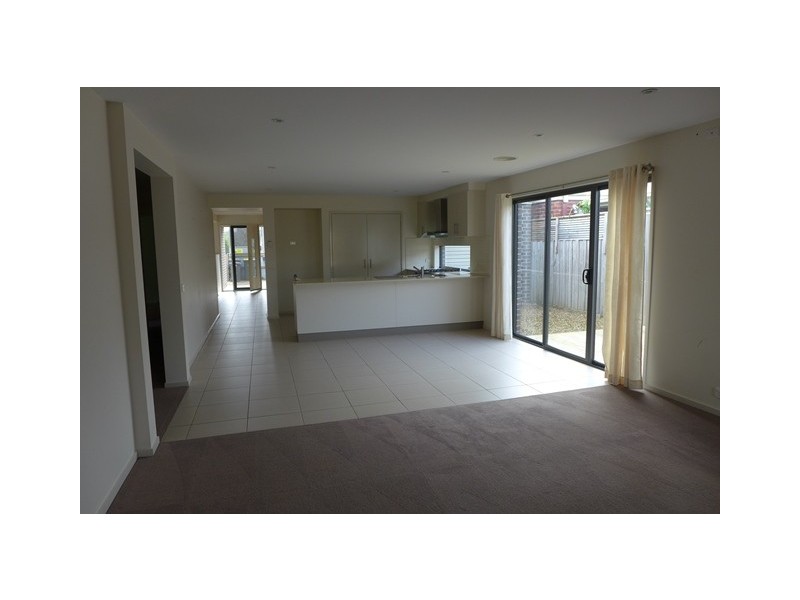 1/180 Grove Road, Grovedale VIC 3216