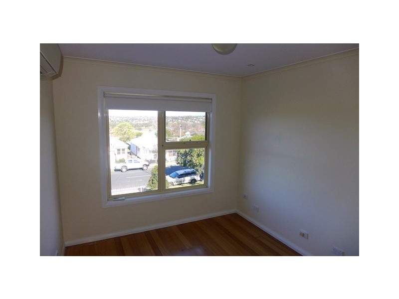 4 Camden Road, Newtown VIC 3220