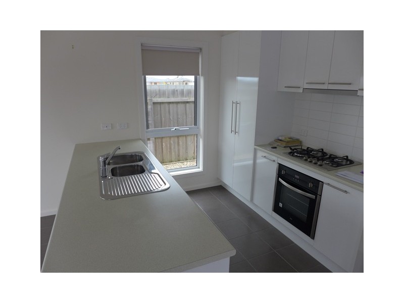 1/8 Nikola Court, Marshall VIC 3216