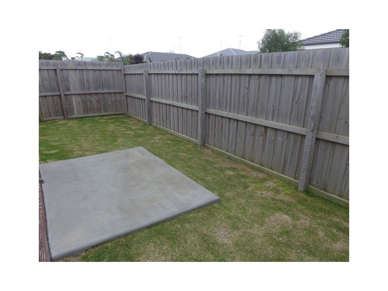 1/8 Nikola Court, Marshall VIC 3216