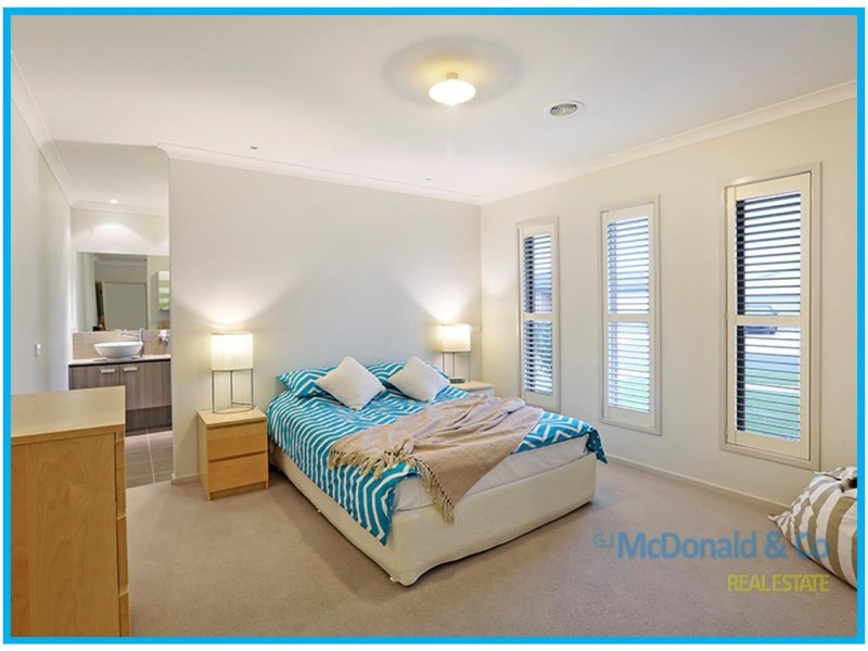 17 Yeoman Crescent, Leopold VIC 3224