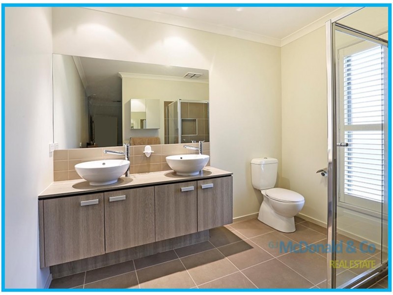 17 Yeoman Crescent, Leopold VIC 3224