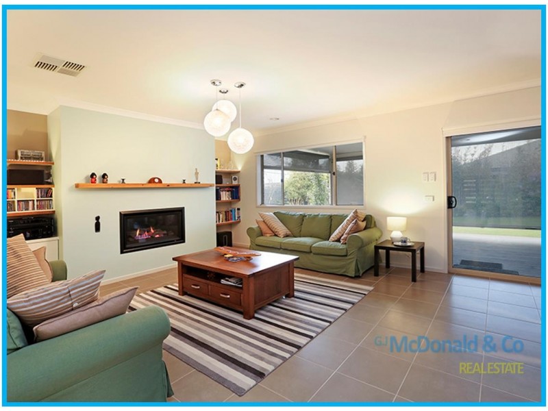 17 Yeoman Crescent, Leopold VIC 3224