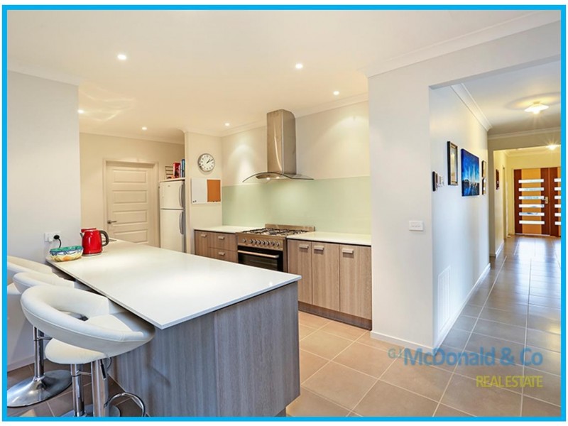 17 Yeoman Crescent, Leopold VIC 3224