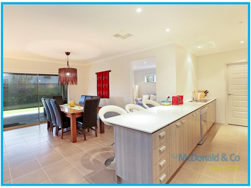 17 Yeoman Crescent, Leopold VIC 3224