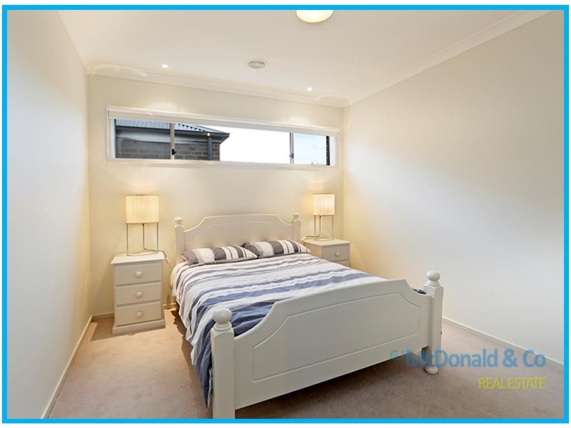 17 Yeoman Crescent, Leopold VIC 3224