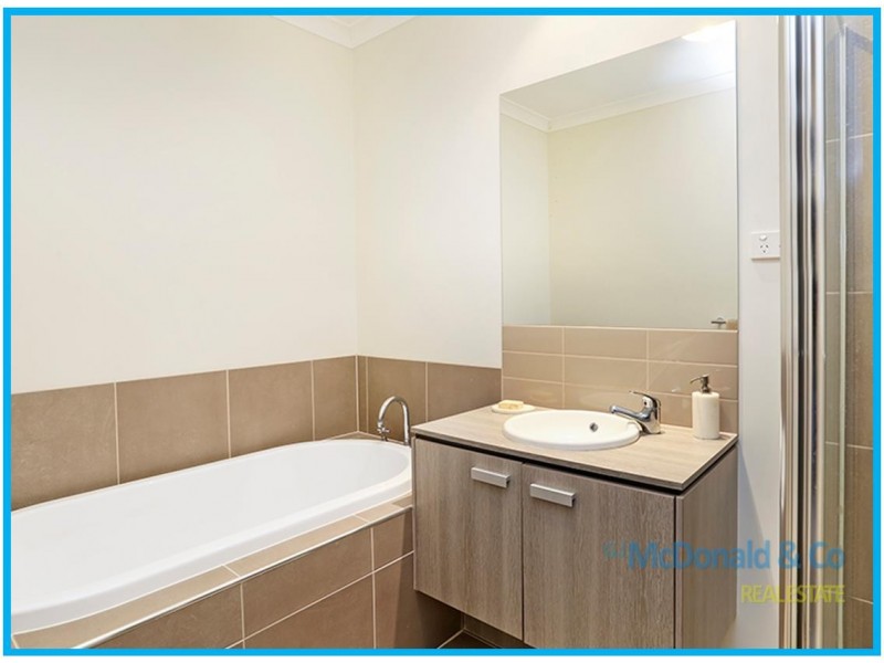 17 Yeoman Crescent, Leopold VIC 3224