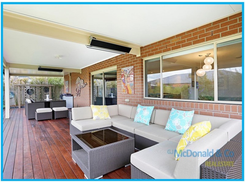 17 Yeoman Crescent, Leopold VIC 3224