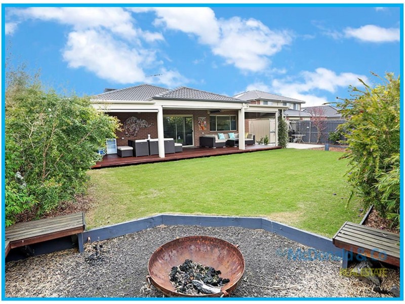 17 Yeoman Crescent, Leopold VIC 3224