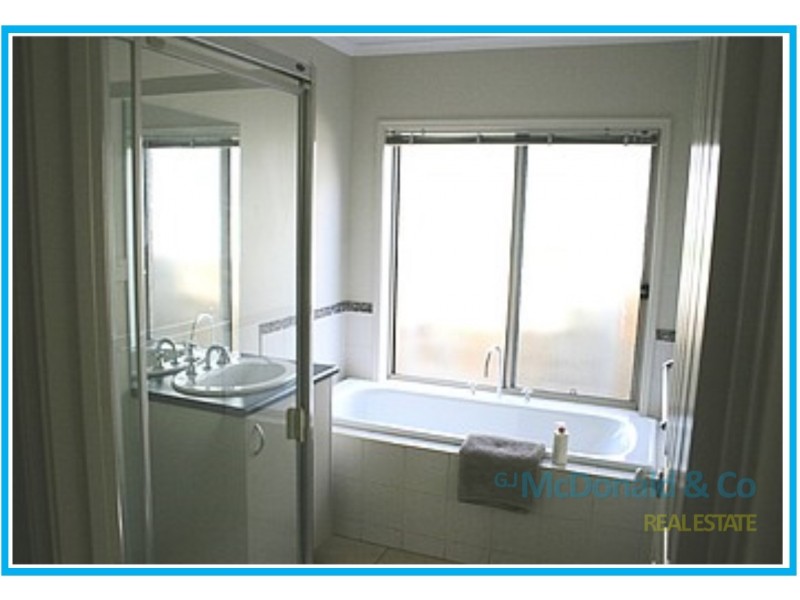 4 Peppertree Rise, Waurn Ponds VIC 3216