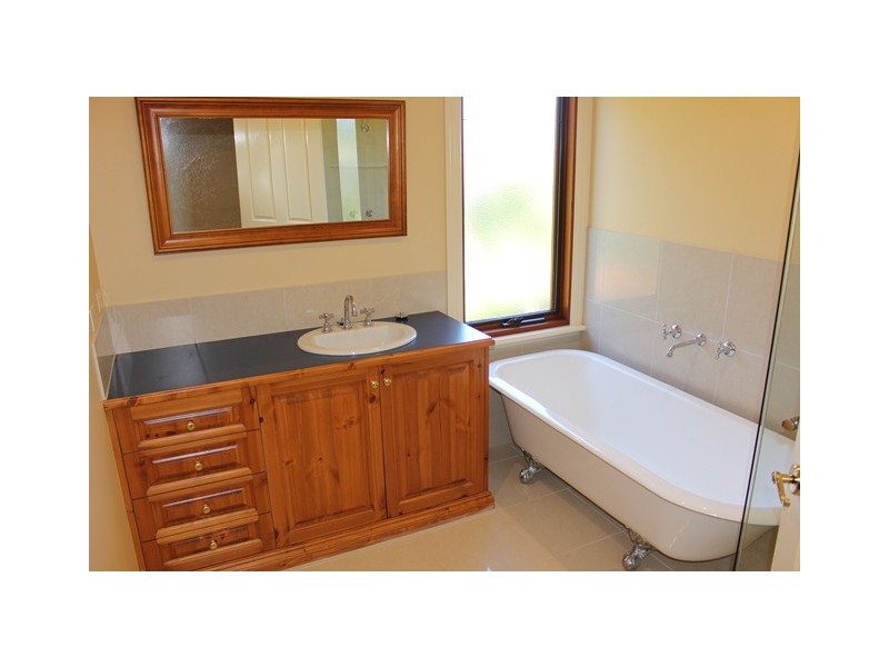 12 Chandon Court, Waurn Ponds VIC 3216