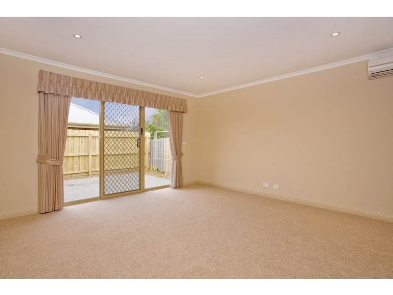 2/14 Regent Street, Belmont VIC 3216
