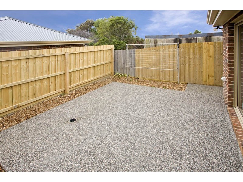 2/14 Regent Street, Belmont VIC 3216