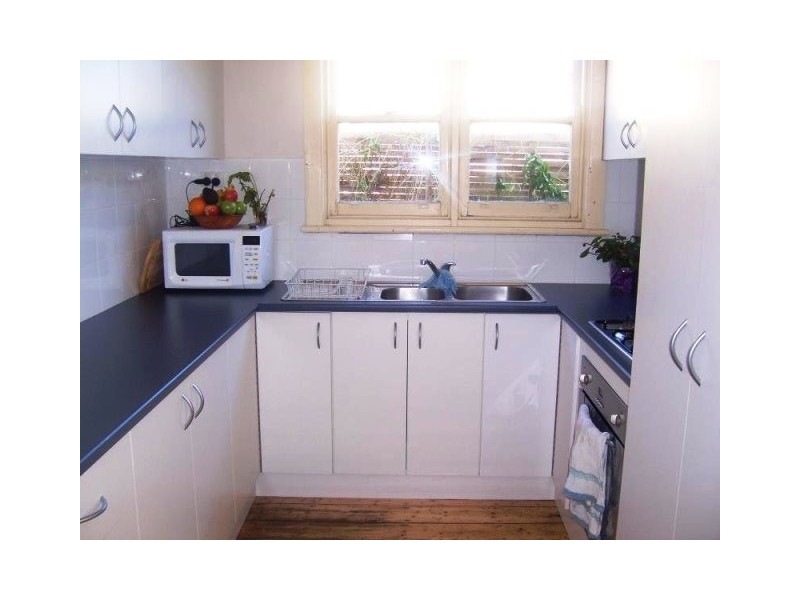 8 Lawton Avenue, Geelong West VIC 3218