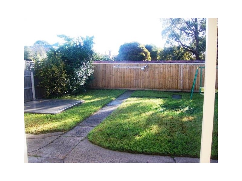 8 Lawton Avenue, Geelong West VIC 3218