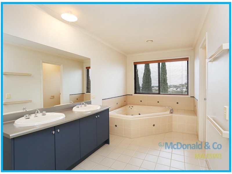 5 Hillcrest Court, Highton VIC 3216