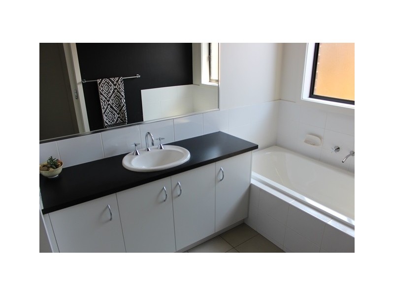 10-11 Viogner Place, Waurn Ponds VIC 3216