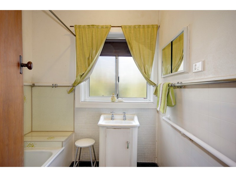 2 Sycamore Street, Hamlyn Heights VIC 3215