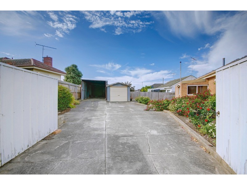 2 Sycamore Street, Hamlyn Heights VIC 3215