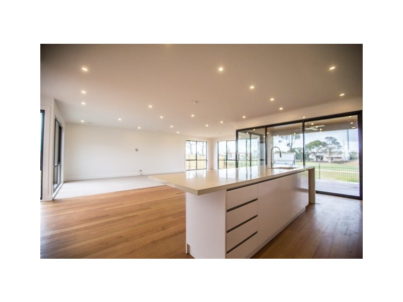 7 McCabe Doyle, North Geelong VIC 3215