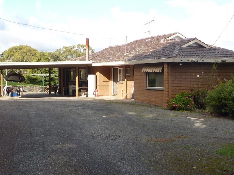 00 Bostock Reservoir Keepers House, Shaws Road, Ballan VIC 3342