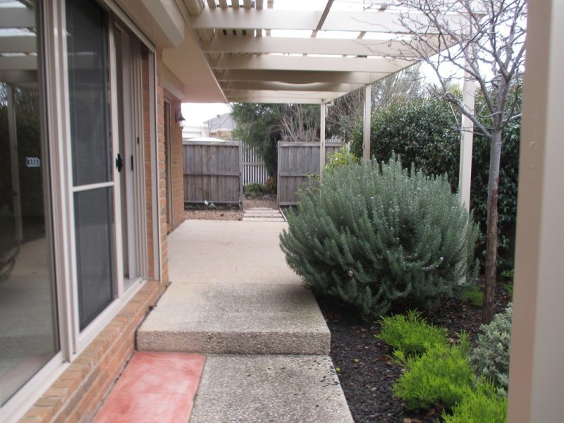 1 Cedarville Close, Highton VIC 3216