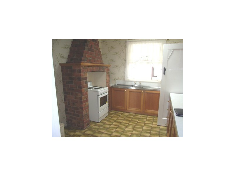 6 Lancaster Avenue, Newtown VIC 3220