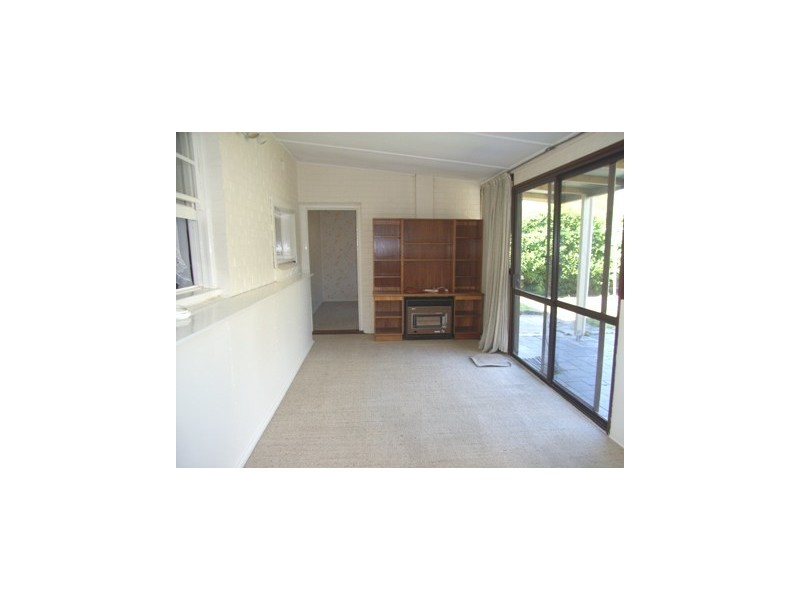 6 Lancaster Avenue, Newtown VIC 3220