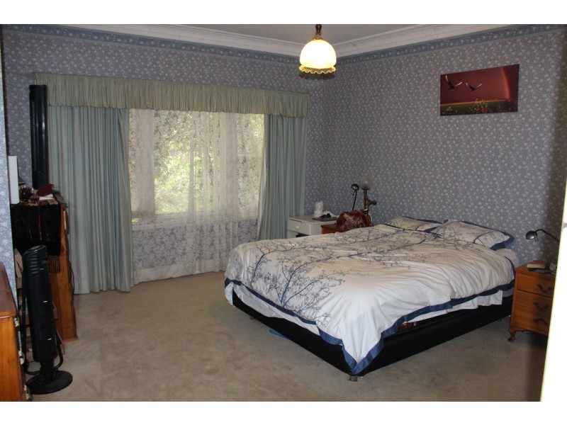 6 Lancaster Avenue, Newtown VIC 3220