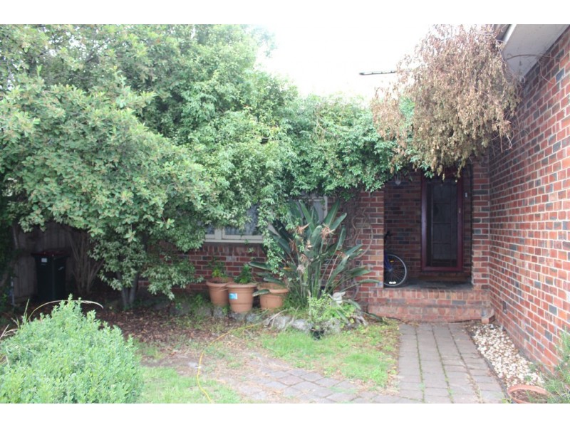 6 Lancaster Avenue, Newtown VIC 3220