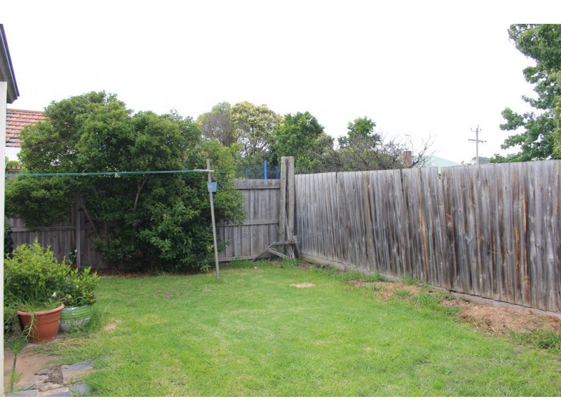 6 Lancaster Avenue, Newtown VIC 3220