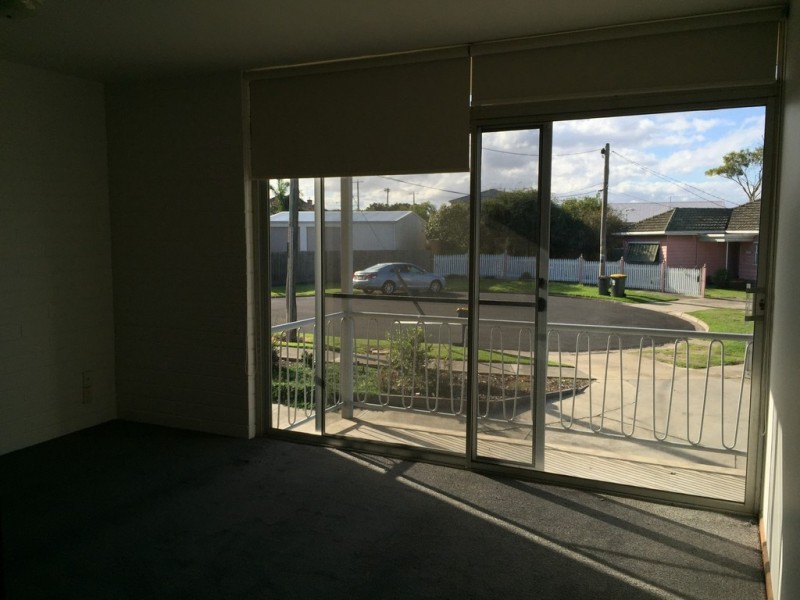 2/3 East Court, Newcomb VIC 3219