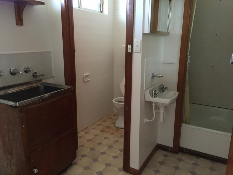 2/3 East Court, Newcomb VIC 3219