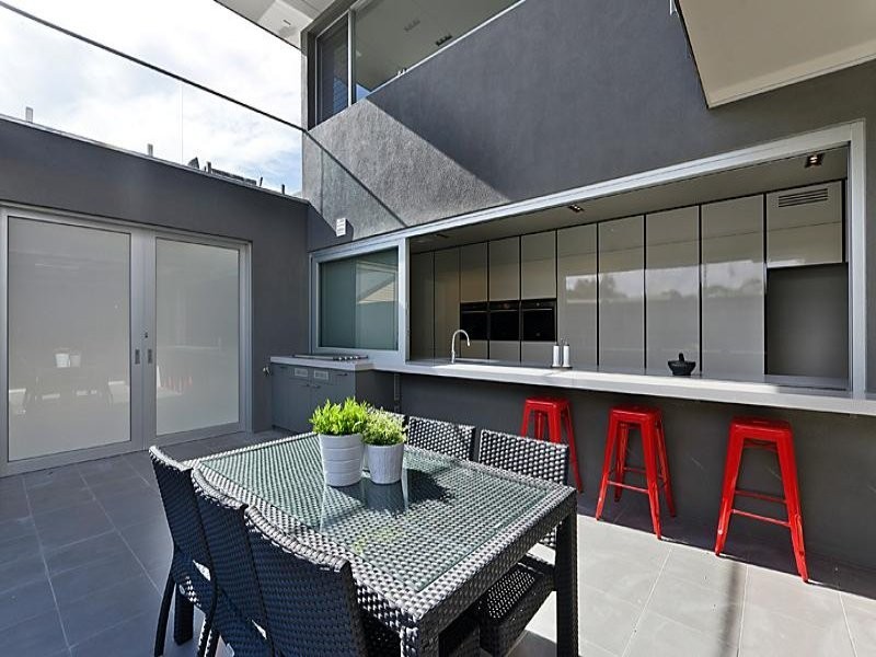 2B Huntingdon Street, Newtown VIC 3220