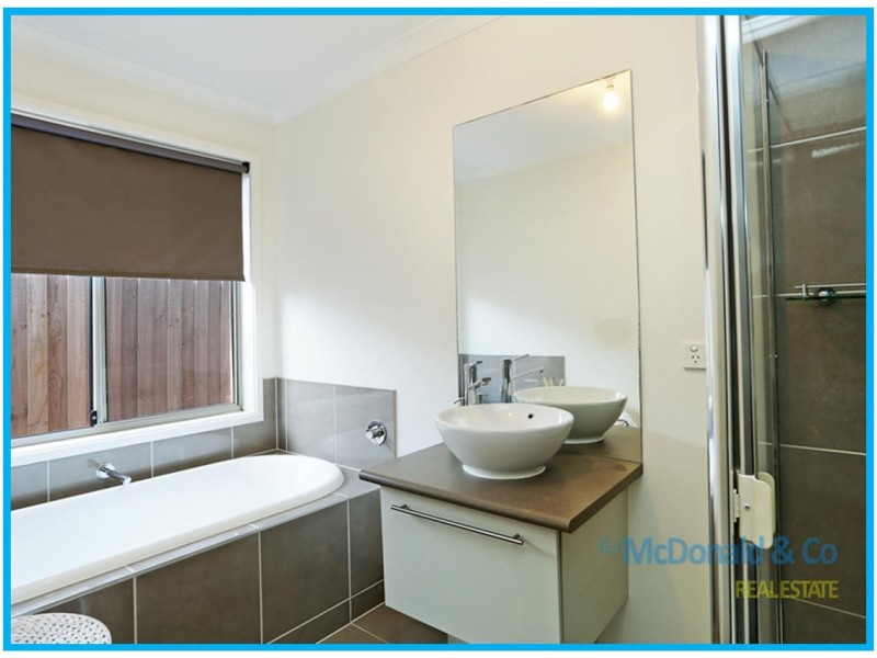 26 Sugargum Drive, Waurn Ponds VIC 3216