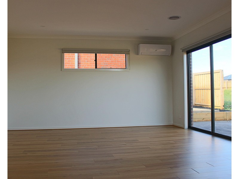 6 Miranda Crescent, St Leonards VIC 3223