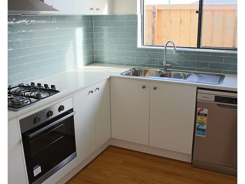 6 Miranda Crescent, St Leonards VIC 3223