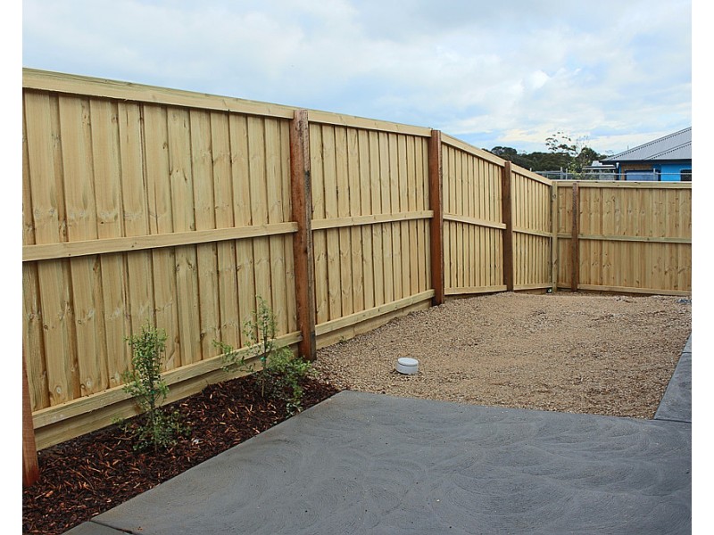 6 Miranda Crescent, St Leonards VIC 3223